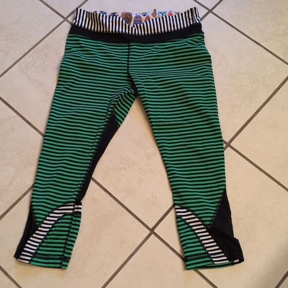 Lululemon Rare Seawheeze Run Inspire Crop II Green Insect Bugs print FLAWED 8 - Picture 2 of 10